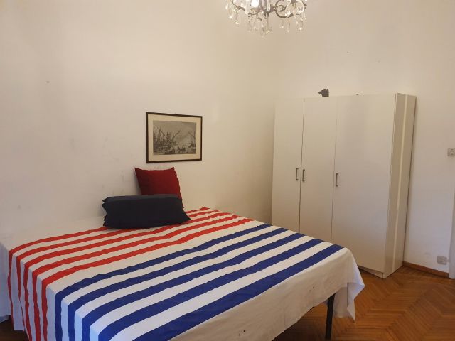 Quarto Mobiliado Alugueres de longa duração em Turim
