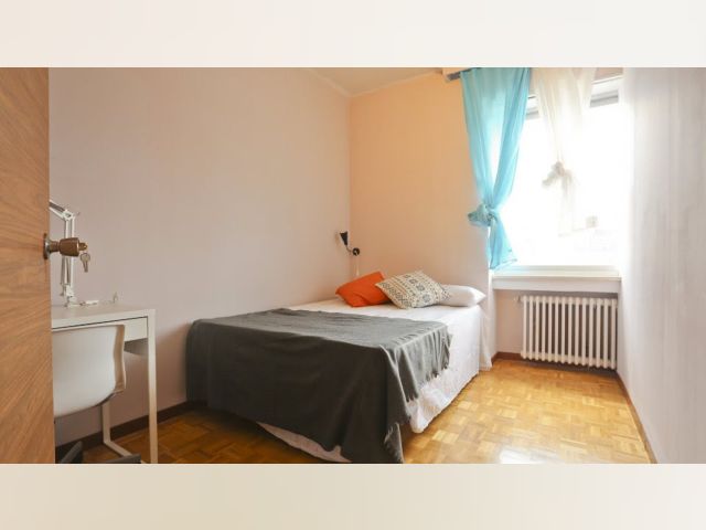 Spain furnished Room in Madrid, Madrid