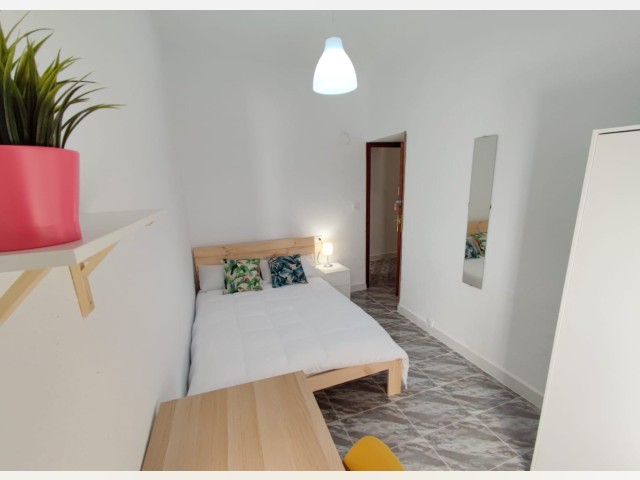 Spain furnished Room in Andalucia, Granada