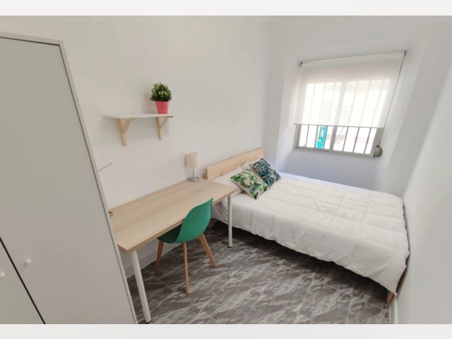 Spain furnished Room in Andalucia, Granada