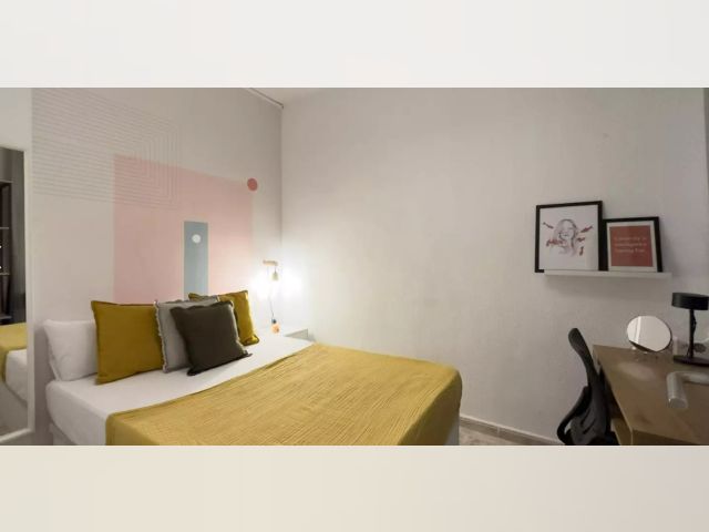 Spain furnished Room in Catalonia, Barcelona