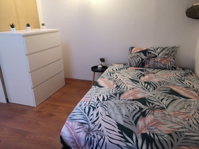 Quarto Mobiliado Alugueres de longa duração em Milão