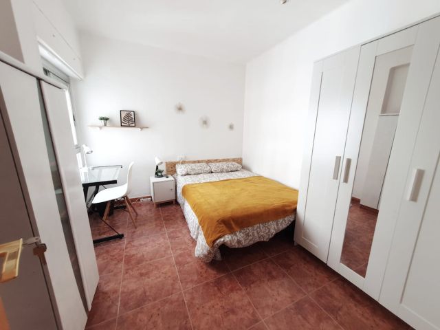 Spain furnished Room in Valencia, Valencia