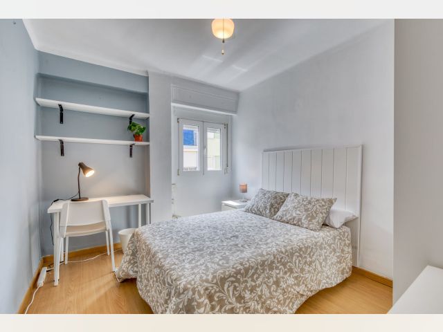Valencia Room for rent