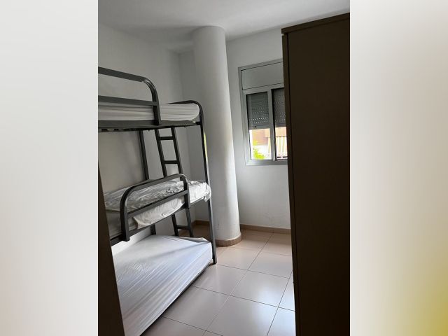Quarto Mobiliado Alugueres de longa duração em Santa Coloma