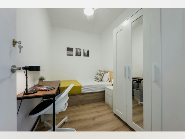 Spain furnished Room in Catalonia, Barcelona