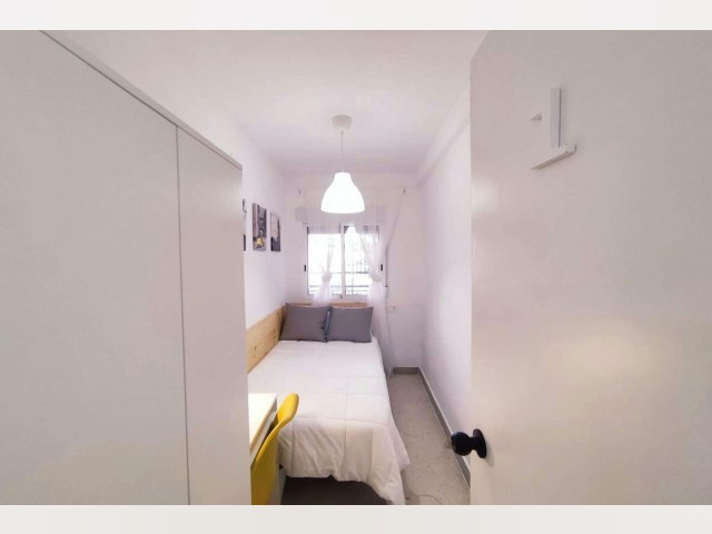 Spain furnished Room in Andalucia, Granada