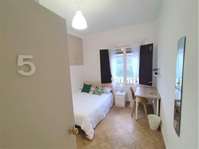 Spain furnished Room in Andalucia, Granada