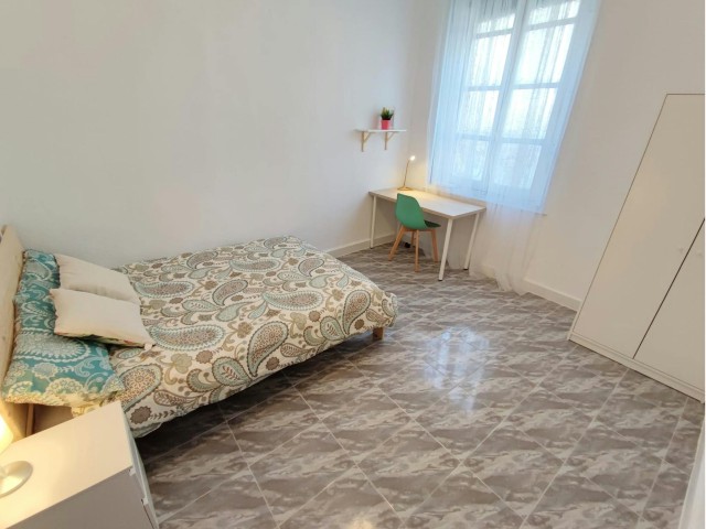 Spain furnished Room in Andalucia, Granada