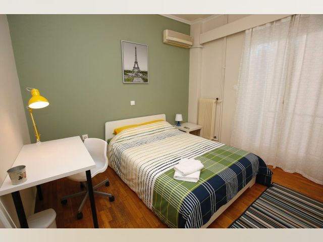 Quarto Mobiliado Alugueres de longa duração em Vyronas