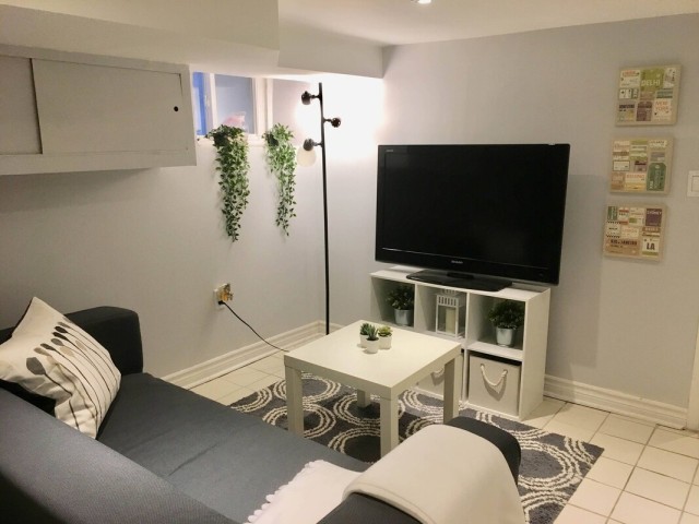 Kamer Gemeubileerd Lange termijn verhuur in Toronto ON
